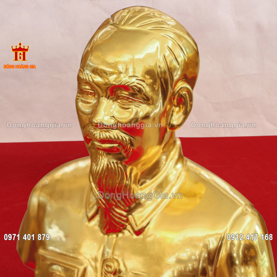 Từng đường nét trên pho tượng được nghệ nhân chế tác vô cùng tinh xảo